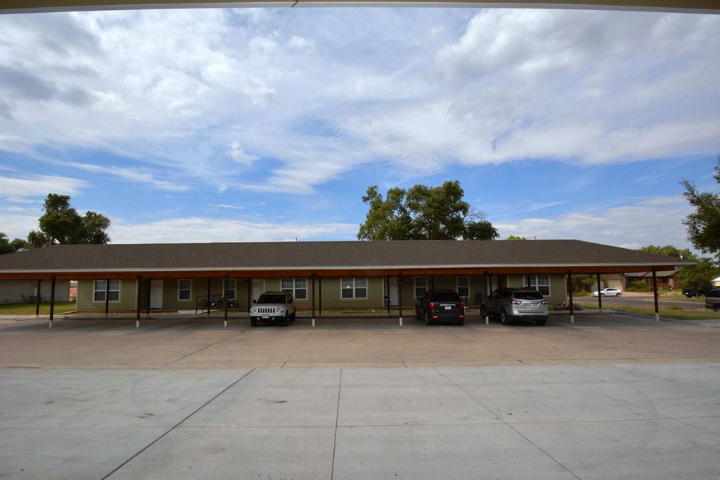 300 N Campbell St, Lakin, KS multifamily Space